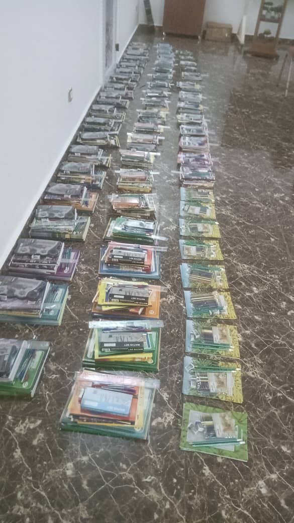 Kits scolaires prêts à être distribués